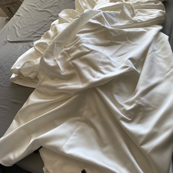 Wedding gown - Picture 13 of 14